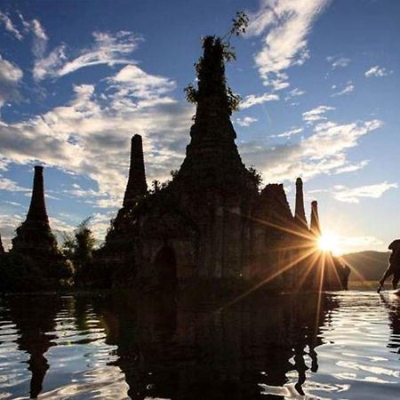 Inle Heritage Stilt Houses Ивама Экстерьер фото