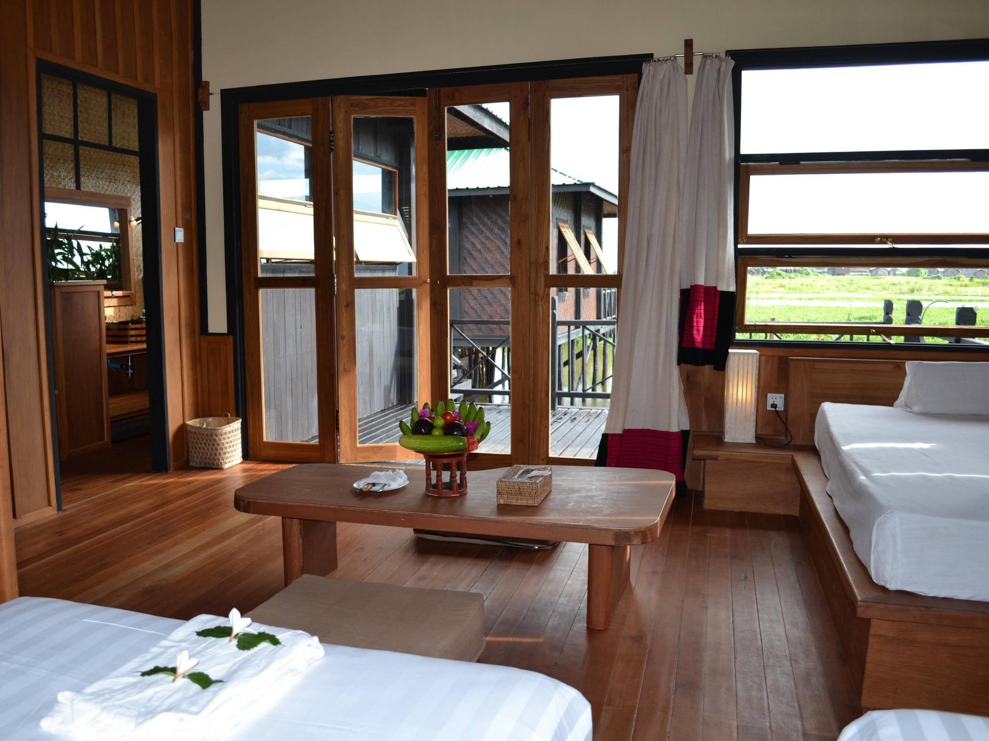 Inle Heritage Stilt Houses Ивама Экстерьер фото